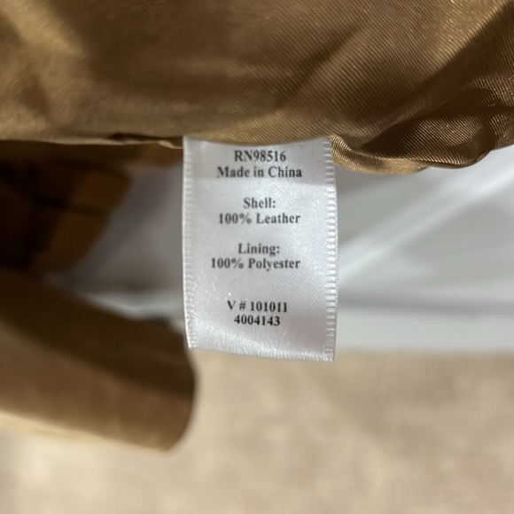 I inherited a thousand clothing items, need to sell. - Picture 4 of 4